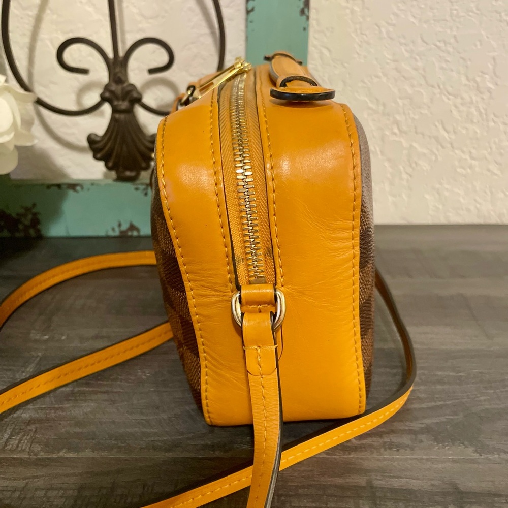 Louis Vuitton Damier Crossbody - Picture 5 of 8